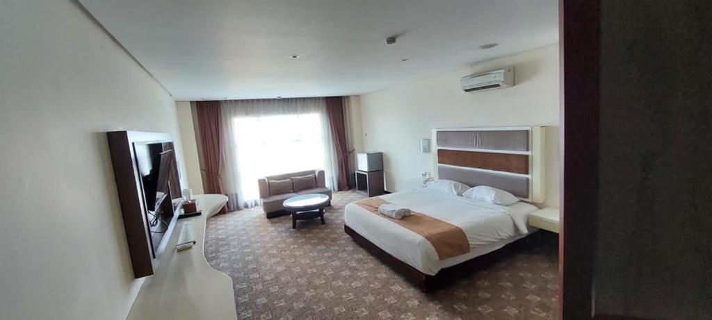 President Executive Club Hotel Cikarang Exterior photo
