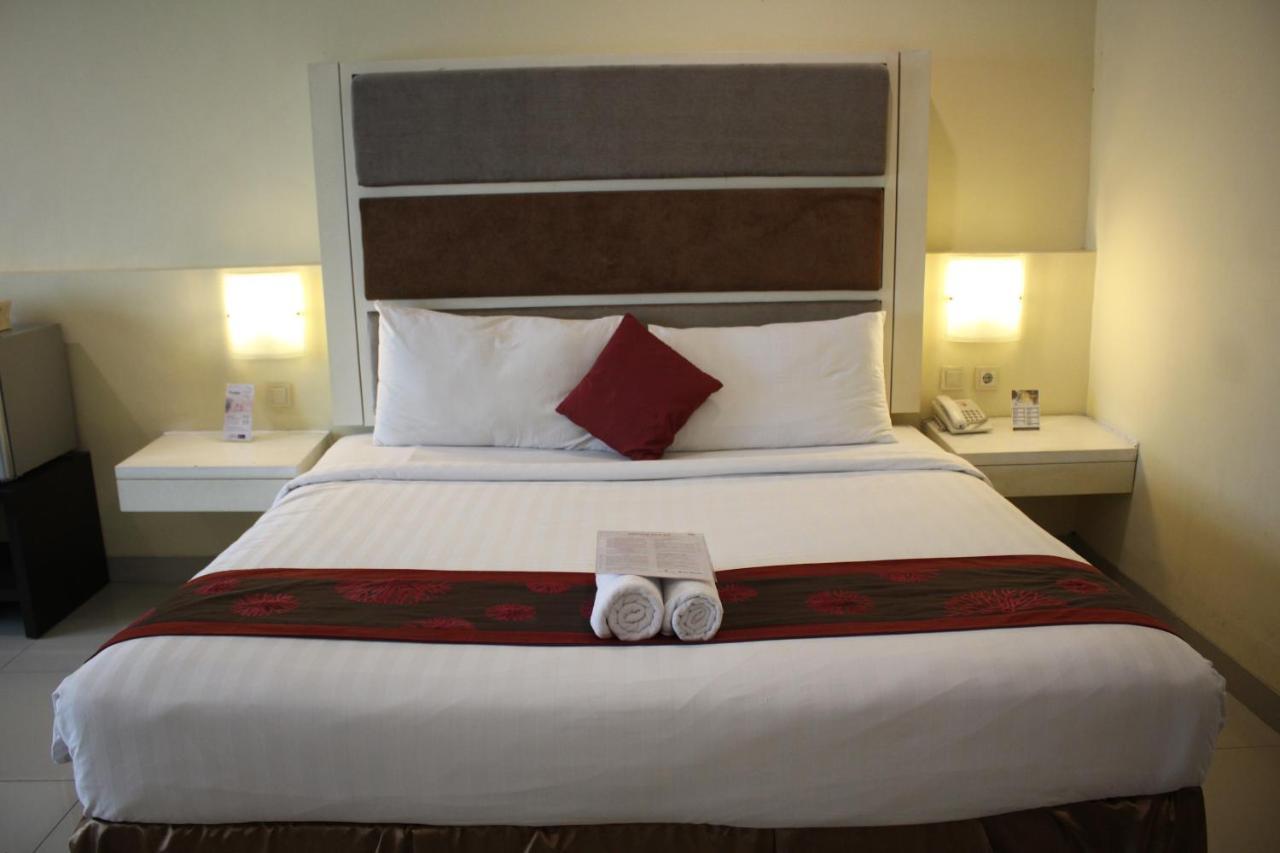 President Executive Club Hotel Cikarang Exterior photo