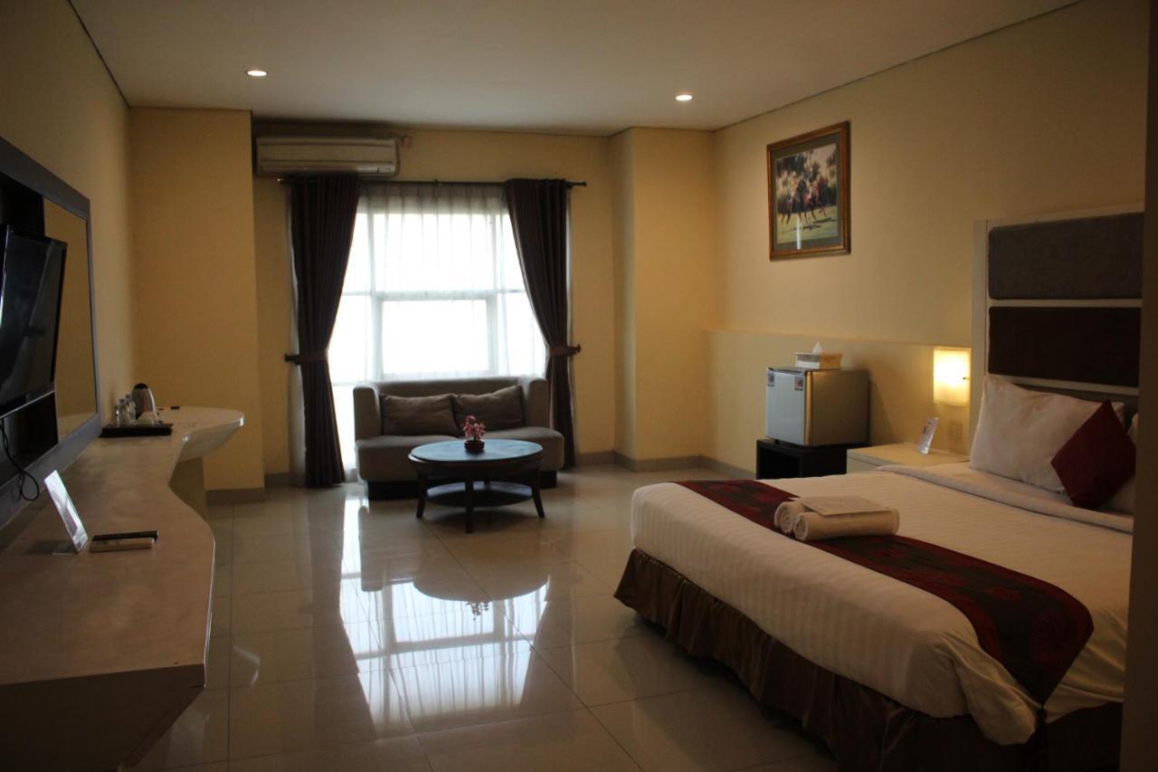 President Executive Club Hotel Cikarang Exterior photo