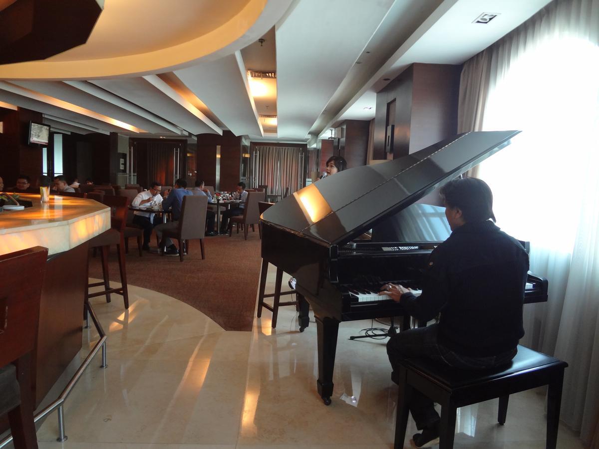President Executive Club Hotel Cikarang Exterior photo