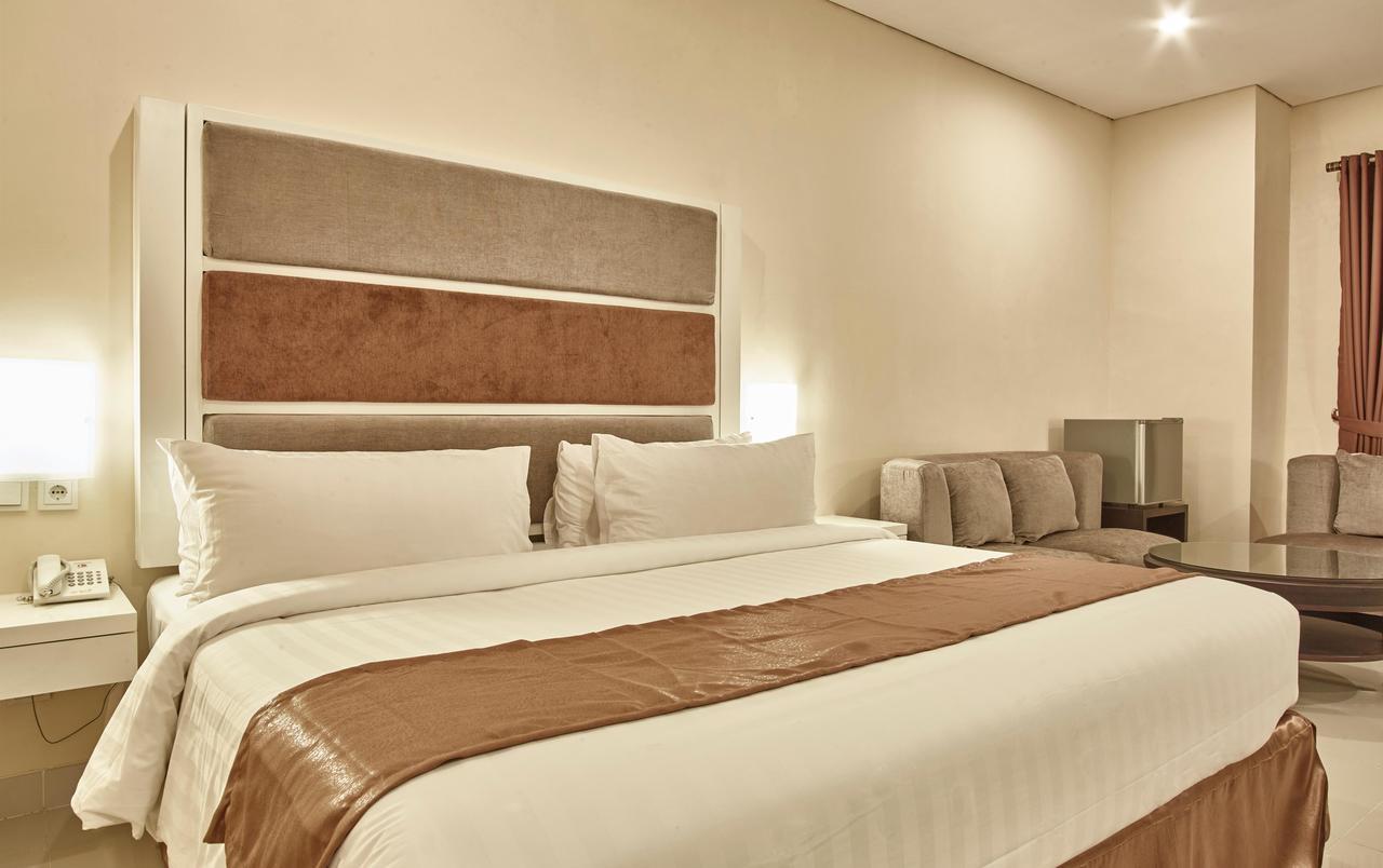 President Executive Club Hotel Cikarang Exterior photo