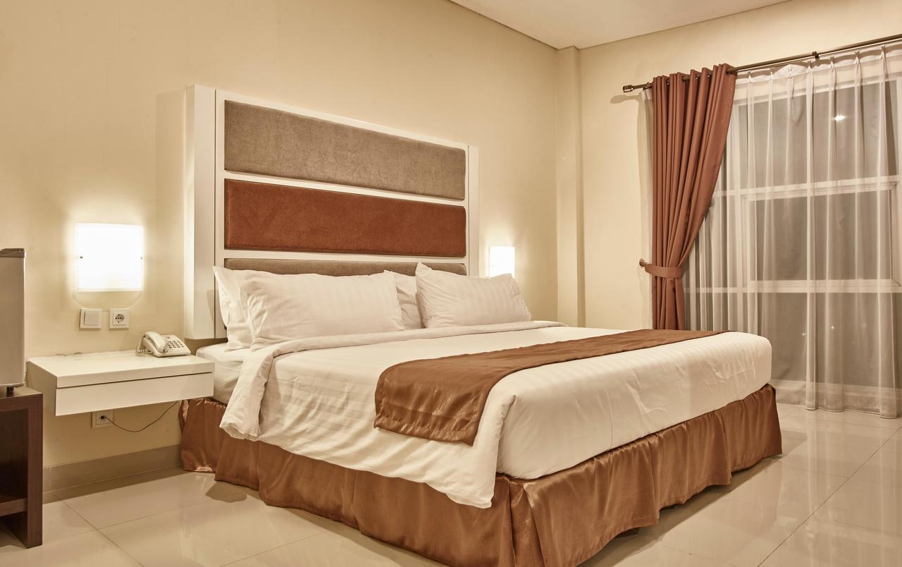 President Executive Club Hotel Cikarang Exterior photo