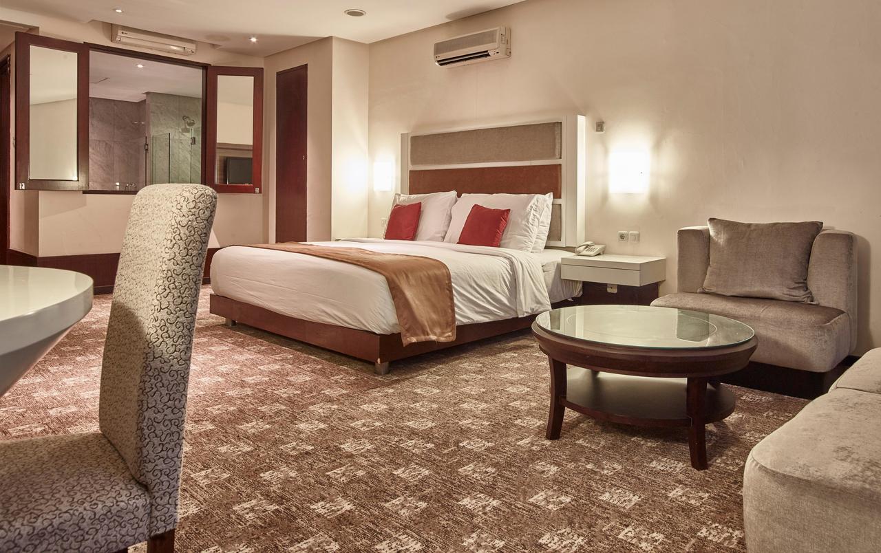 President Executive Club Hotel Cikarang Exterior photo