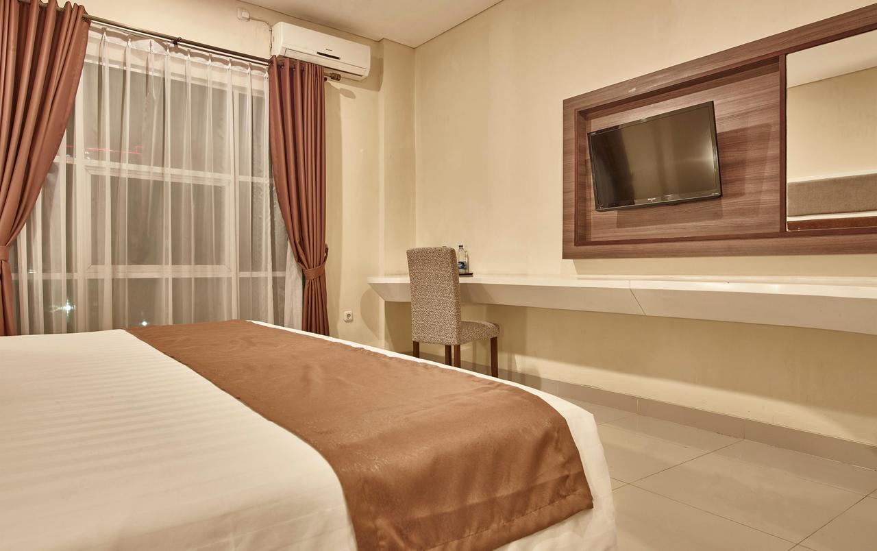 President Executive Club Hotel Cikarang Exterior photo