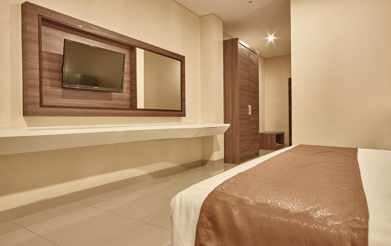 President Executive Club Hotel Cikarang Exterior photo