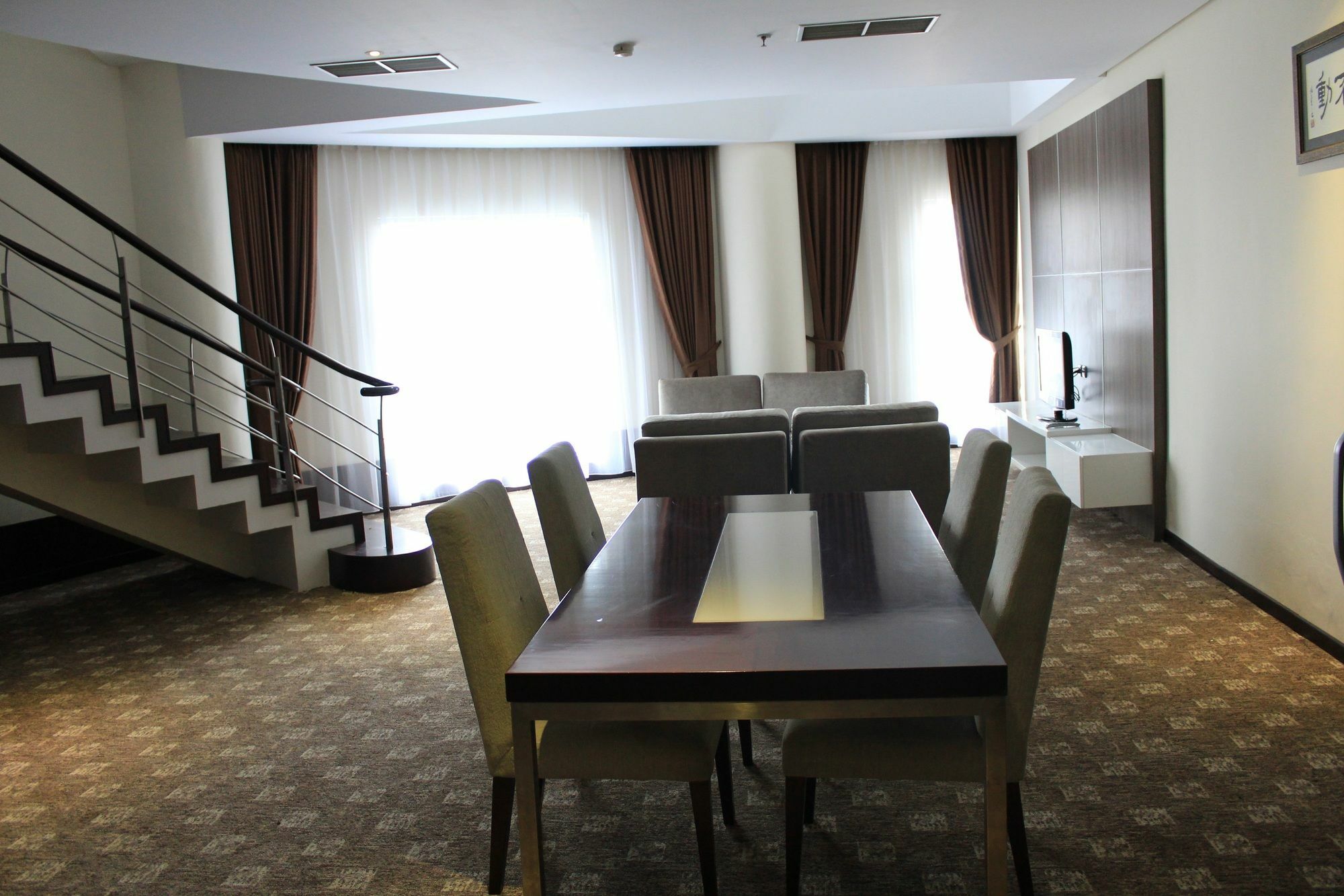 President Executive Club Hotel Cikarang Exterior photo