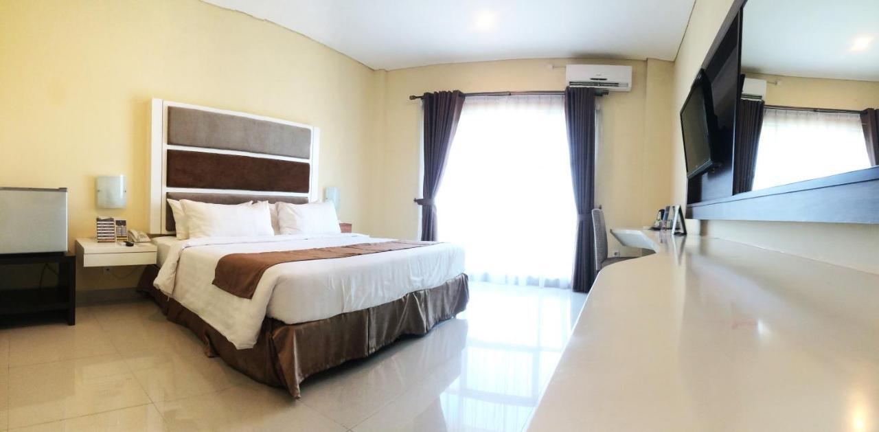 President Executive Club Hotel Cikarang Exterior photo